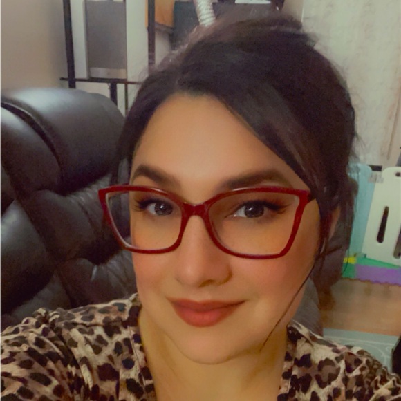 Meet your Posher, Maggie - Picture 1 of 6